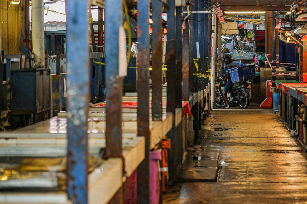 A general view of the market along Jalan Raja Bot near Chow Kit inKuala Lumpur April 28, 2020. u00e2u20acu2022 Picture by Hari Anggara