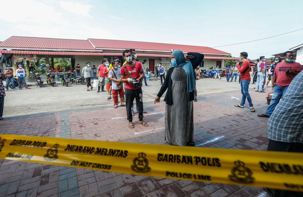 People observe social distancing as they queue to purchase groceries at the Kuala Muda Whispering market April 9, 2020. u00e2u20acu201d Picture by Sayuti Zainudinnn