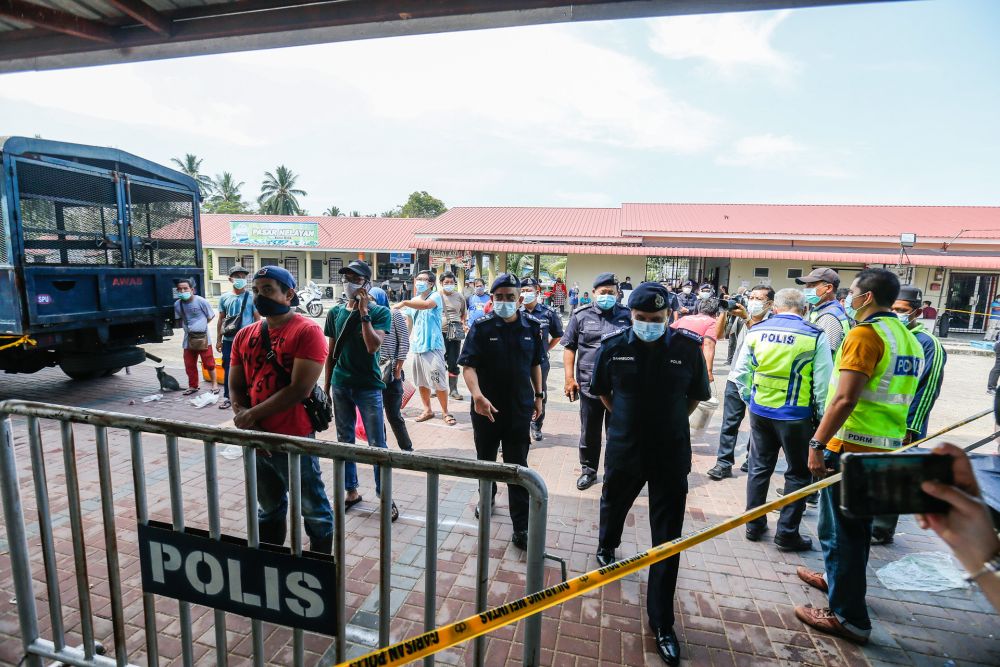 Penang Police Chief Datuk Sahabudin Abd Manan visits the Pasar Bisik Kuala Muda in Penaga April 9, 2020.