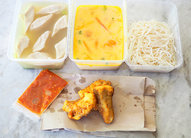 The noodles, broth and sauce are all packed in individual boxes, making it easier to heat it up.