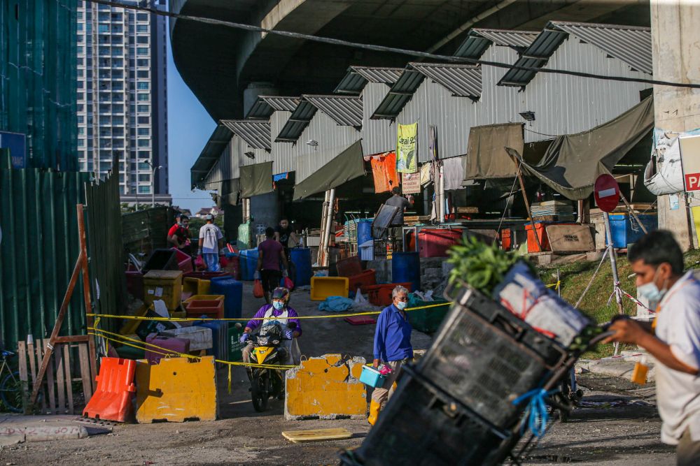 Pasar Borong Harian Selayang market traders were told to cease operations on April 21, 2020. u00e2u20acu201d Picture by Hari Anggara