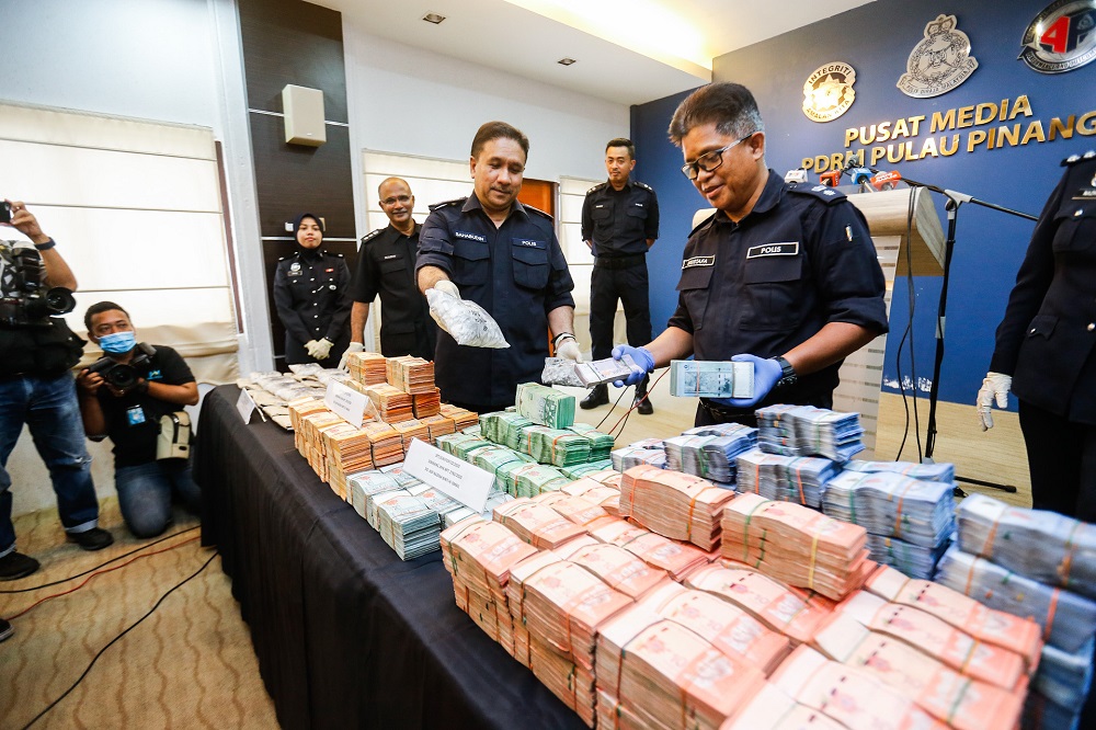 Penang police chief Datuk Sahabudin Abd Manan (centre) showing the drugs and bank note seized during a drug bust in George Town April 13, 2020. u00e2u20acu2022 Picture by Sayuti Zainudin