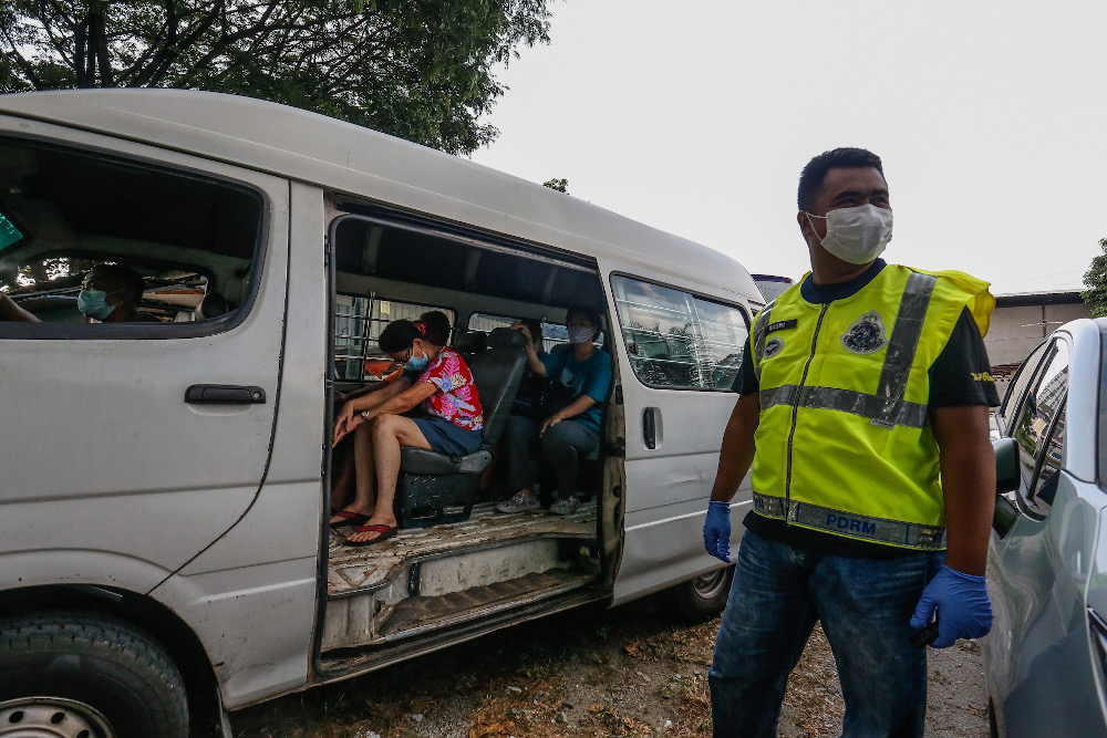 Several people were arrested by the police after disobeying the movement control order in Bagan Lalang, Butterworth April 9, 2020. u00e2u20acu201d Picture by Sayuti Zainudin