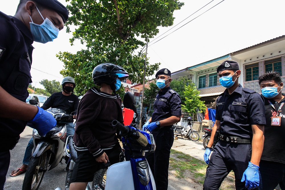 Policemen are seen manning a roadblock at Jalan Perak in George Town April 14, 2020. u00e2u20acu2022 Picture by Sayuti Zainuddin