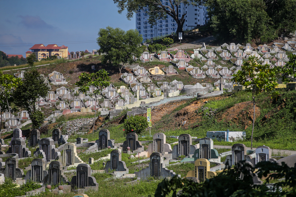 A general view of the Kwong Tong Cemetery in Kuala Lumpur April 4, 2020. u00e2u20acu2022 Picture by Hari Anggara