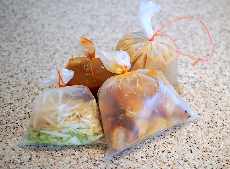 The food arrives packed separately to prevent it from going soggy.