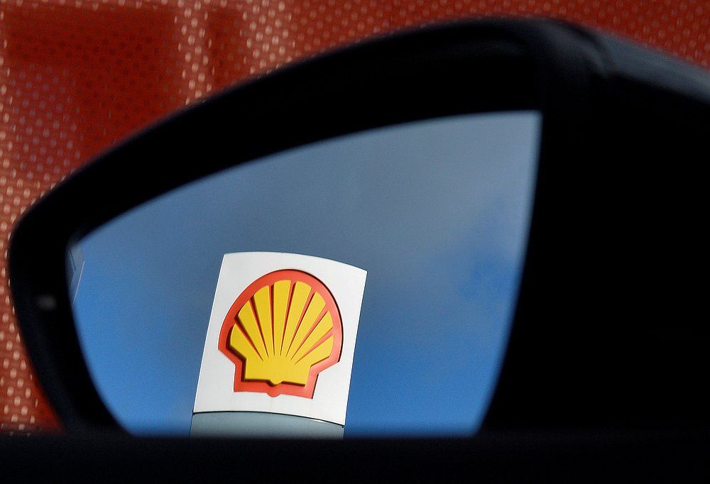 A Shell logo is seen reflected in a car's side mirror at a petrol station in west London, Britain, January 29, 2015. u00e2u20acu201d Reuters pic