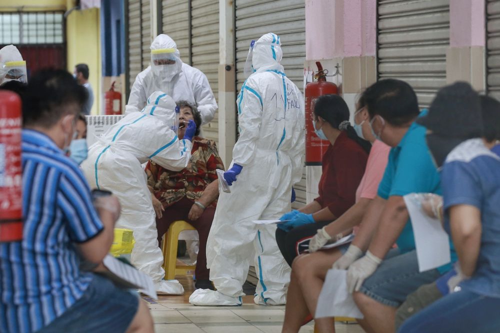 Health workers screen Taman Megah market traders and their workers for Covid-19 in Petaling Jaya April 28, 2020. u00e2u20acu201d Pictures by Ahmad Zamzahuri 