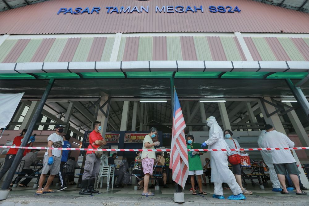 Health workers screen Taman Megah market traders and their workers for Covid-19 in Petaling Jaya April 28, 2020. u00e2u20acu201d Pictures by Ahmad Zamzahuri 