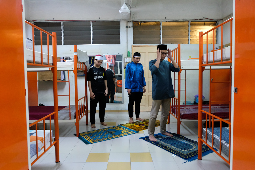 Students perform tarawih prayers the night before Ramadan at Kolej Perindu in UiTM Shah Alam April 23, 2020. u00e2u20acu201d Picture by Yusof Mat Isa