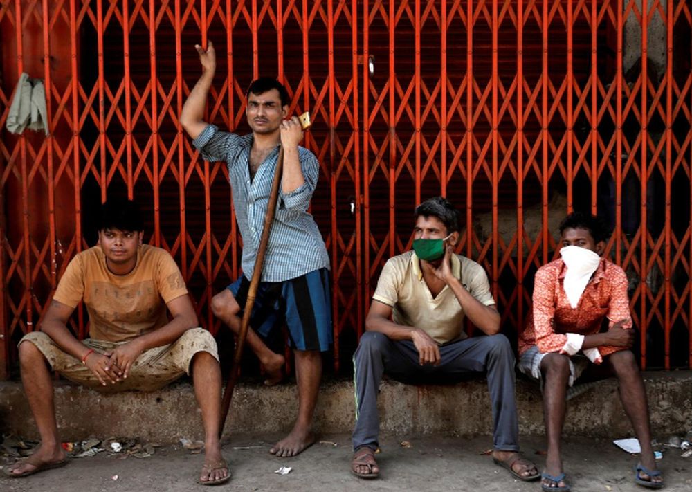 Migrant workers, who work in textile looms, are seen outside a loom after it was shut due to the 21-day nationwide lockdown to slow the spread of the coronavirus disease, in Bhiwandi on the outskirts of Mumbai, India, April 1, 2020. u00e2u20acu201d Reuters pic
