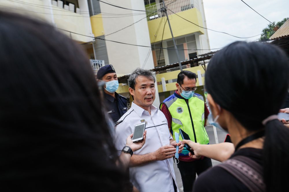 Penang mayor Datuk Yew Tung Seang speaks to reporters after a walkabout at the Rifle Range Market in Air Itam April 14, 2020. u00e2u20acu201d Picture by Sayuti Zainudin