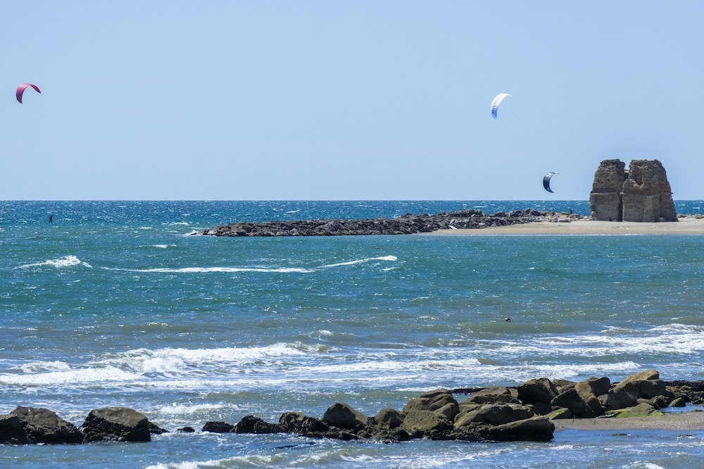 People enjoy kitesurfing in the Tyrrhenian Sea near the Torre Flavia in Ladispoli. u00e2u20acu201d AFP pic