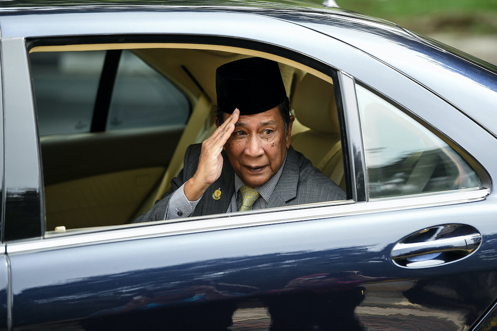Kedah Sultan, Al Aminul Karim Sultan Sallehuddin Sultan Badlishah waves to the media as he arrive at Wisma Darul Aman, May 16, 2020. u00e2u20acu201d Bernama pic
