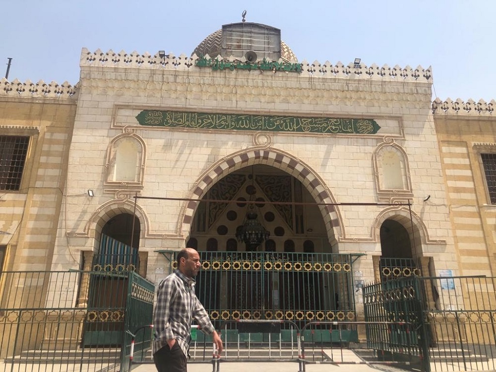 A man walks past El Sayyida Nafesa mosque located near the City of the Dead on the outskirts of Cairo after it was closed due to coronavirus fears, April 17, 2020. u00e2u20acu201d Picture by Thomson Reuters Foundation/Menna A. Farouk