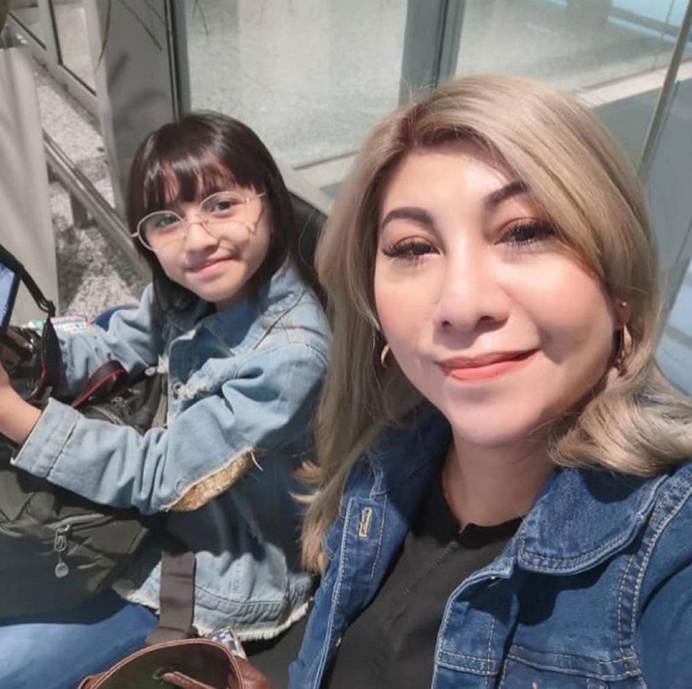 Alyssa said that her mother Suzanne has played a big role in her singing career. — Picture via Instagram/ @alyssa_dezek_official