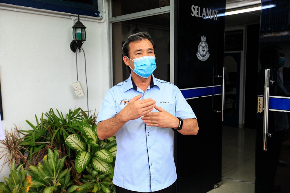 Penang Island Municiple Council Mayor Datuk Yew Tung Seang during his visit to the Air Itam Market in Penang May 7, 2020. u00e2u20acu201d Picture by Sayuti Zainudin
