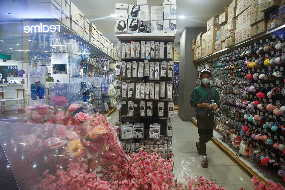 A shopper wears a face mask inside the Mr DIY outlet located in Sunway Putra Mall, Kuala Lumpur May 9, 2020. u00e2u20acu201d Picture by Yusof Mat Isa