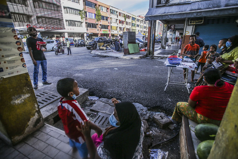 A general view of the Kuala Lumpur Wholesale Market in Selayang during the enhanced movement control order (EMCO) May 13, 2020. u00e2u20acu201d Picture by Hari Anggara