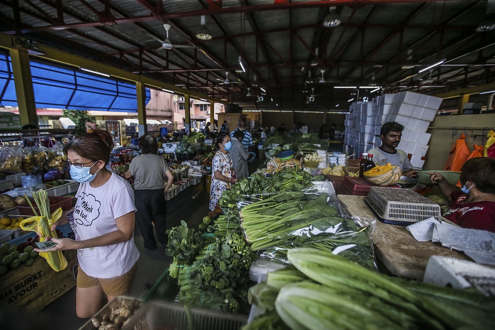 A general view of the Section 17 Wet Market in Petaling Jaya May 13, 2020. u00e2u20acu201d Picture by Hari Anggara