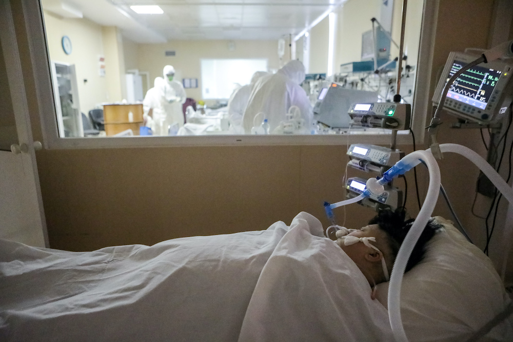 A patient lies on a bed as medical specialists gather in a ward of the Central Clinical Hospital which delivers treatment to people infected with the coronavirus disease in Moscow May 18, 2020. u00e2u20acu201d Reuters pic