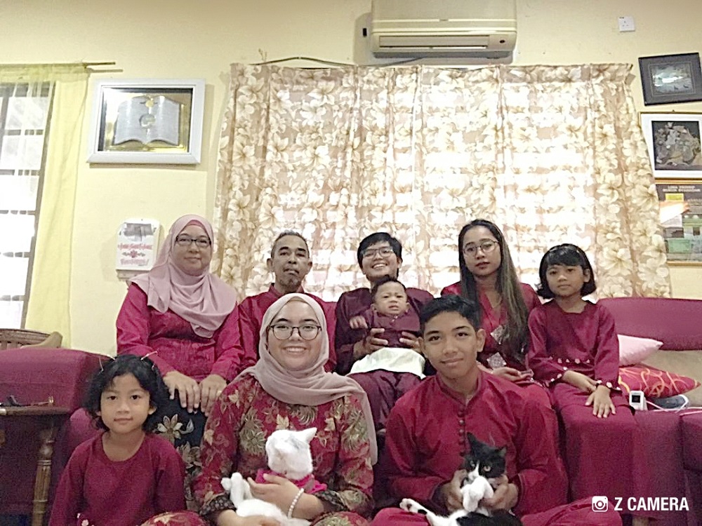 Siti Nur Rahimah Hamdan (back row, third from left) is seated next to her father in a picture taken during Hari Raya Puasa in 2019. — Picture courtesy of Siti Nur Rahimah Hamdan via TODAY