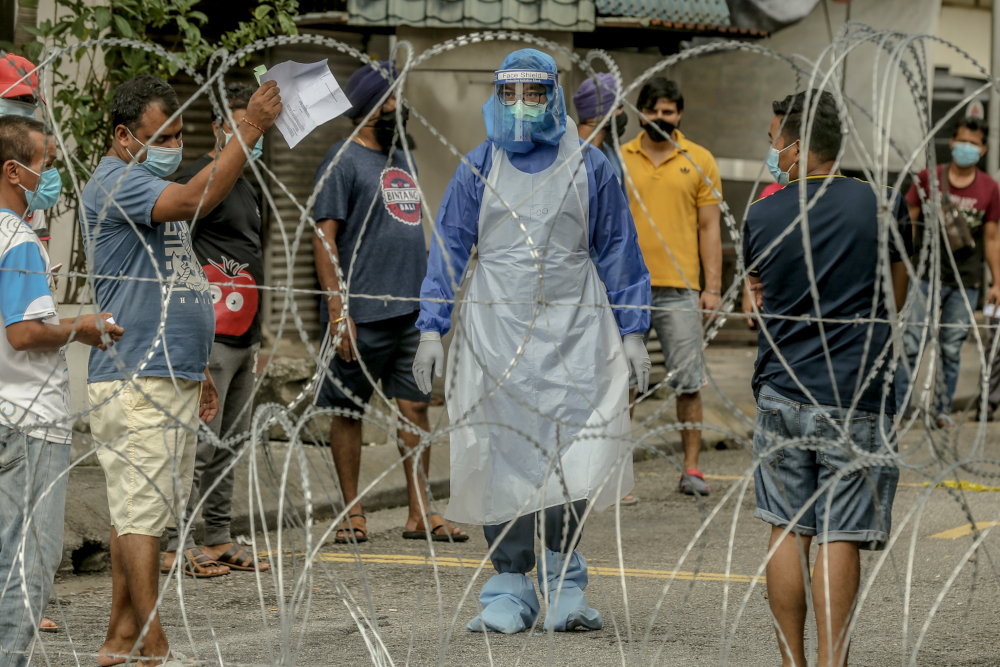 A health worker is seen in Pudu during the semi-enhanced movement control order (SEMCO) May 26, 2020. u00e2u20acu201d Picture by Firdaus Latif
