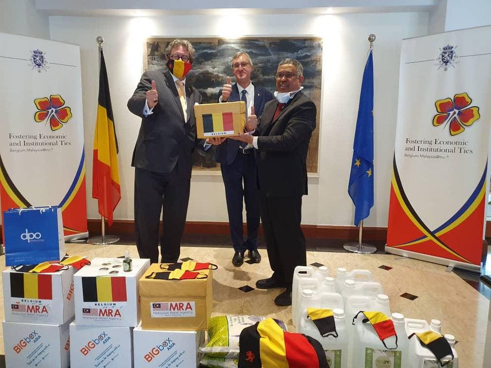 Belgium ambassador to Malaysia Pascal H. Gru00c3u00a9goire (left) hands over food aid to Malaysian Relief Agency president Dr Mohd Daud Sulaiman. Looking on is UNHCR representative Thomas Albrecht. u00e2u20acu201d Picture courtesy of Malaysian Relief Agency