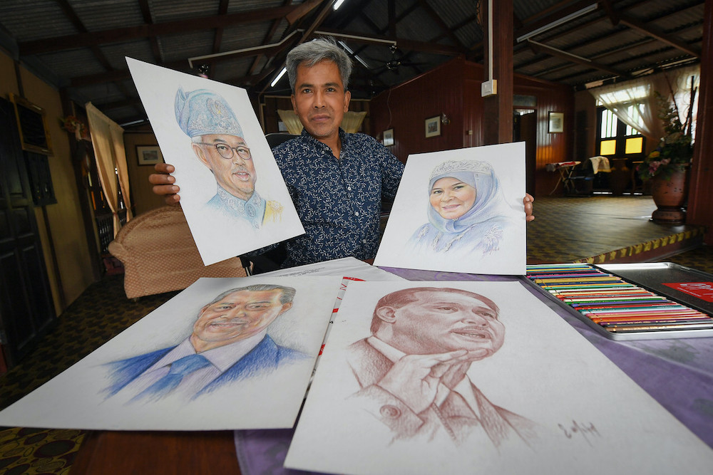 File photo of professional artist, Elias Mohd with portraits of the Yang di-Pertuan Agong and the Raja Permaisuri Agong in his studio in Kijal. u00e2u20acu201d file pic