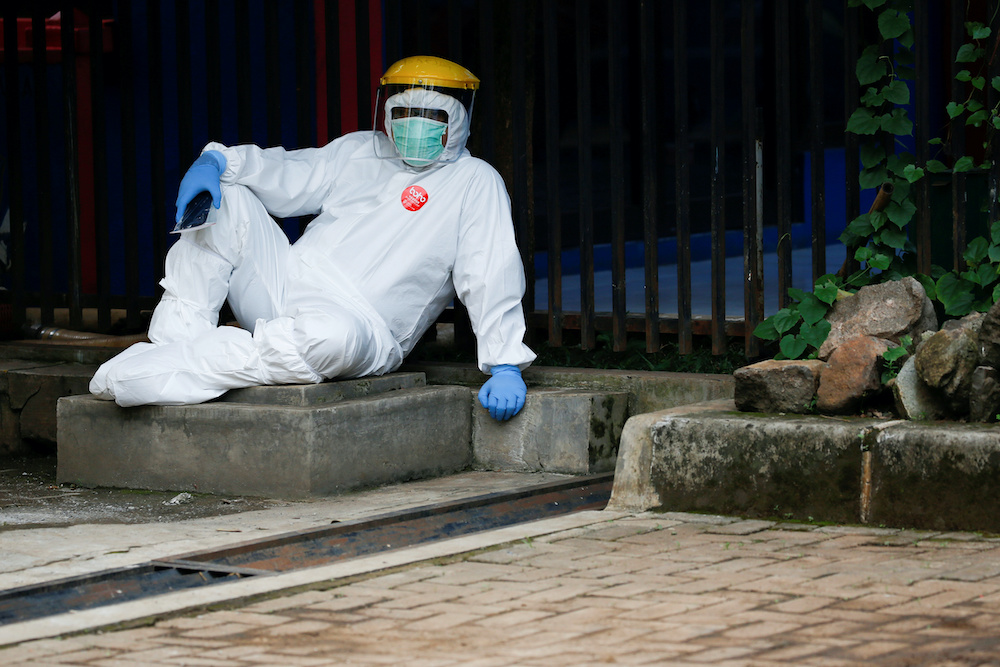 A health worker takes a rest during a nasal swab test for the coronavirus disease in Depok, on the outskirts of Jakarta, Indonesia April 30, 2020. u00e2u20acu201d Reuters picnn
