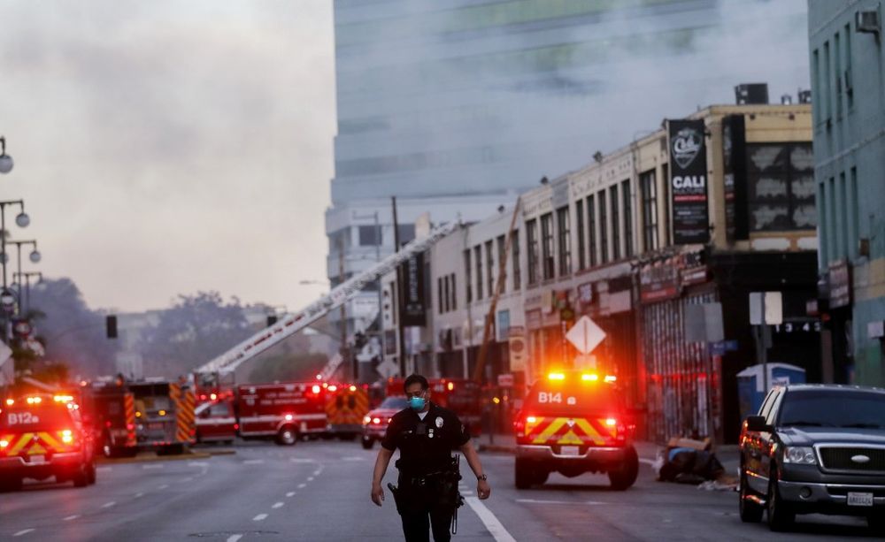 11 firefighters injured in Los Angeles battling blaze | Malay Mail