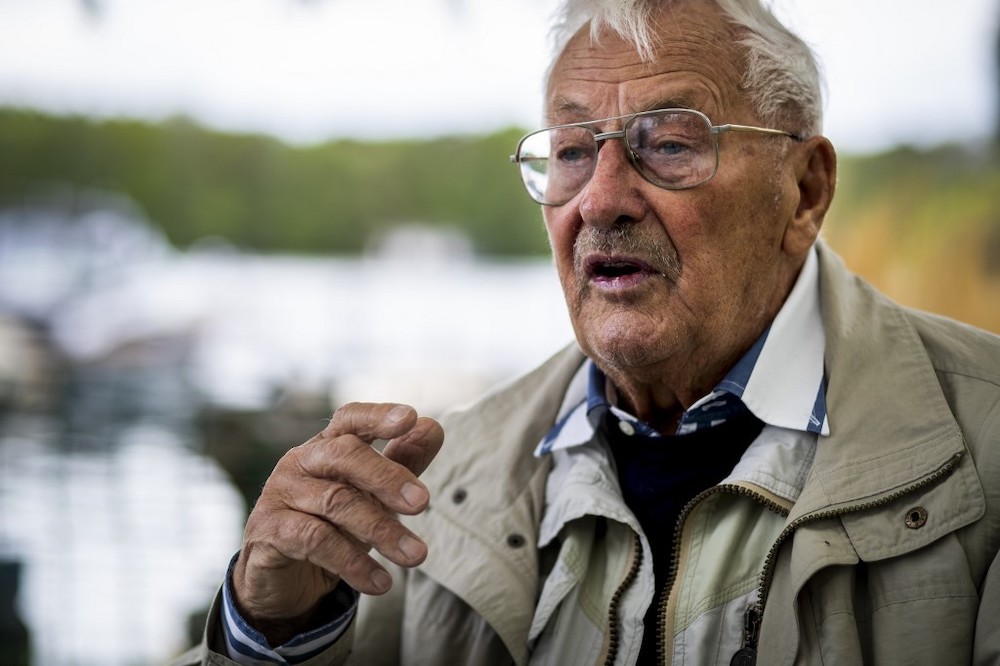 German World War II survivor, Lutz Rackow, 88, speaks during an AFP interview in the garden of his home at lake Mueggelsee in east Berlin on April 30, 2020. u00e2u20acu201d AFP picnn