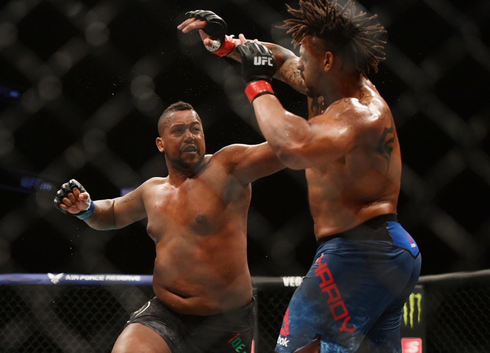 Greg Hardy (red gloves) fights Yorgan De Castro (blue gloves) during UFC 249 at VyStar Veterans Memorial Arena in Jacksonville, Florida May 9, 2020. u00e2u20acu201d Jasen Vinlove/USA TODAY Sports via Reuters