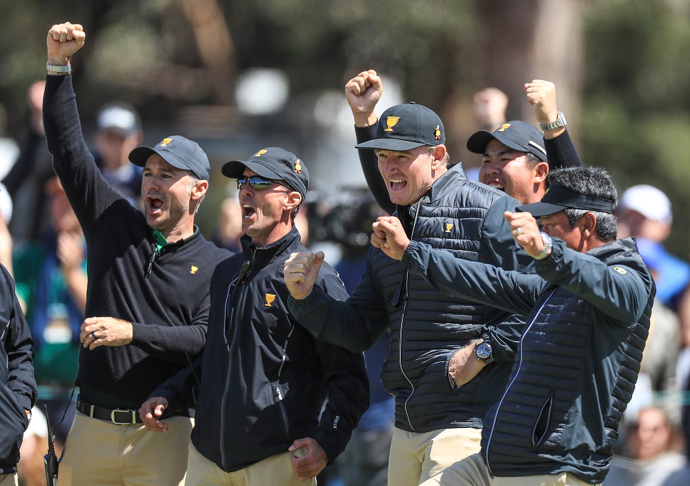 Trevor Immelman (left) celebrates with Mike Weir, Ernie Els, Byonghun An and KJ Choi during the 2019 Presidents Cup. ― Picture via Getty Images
