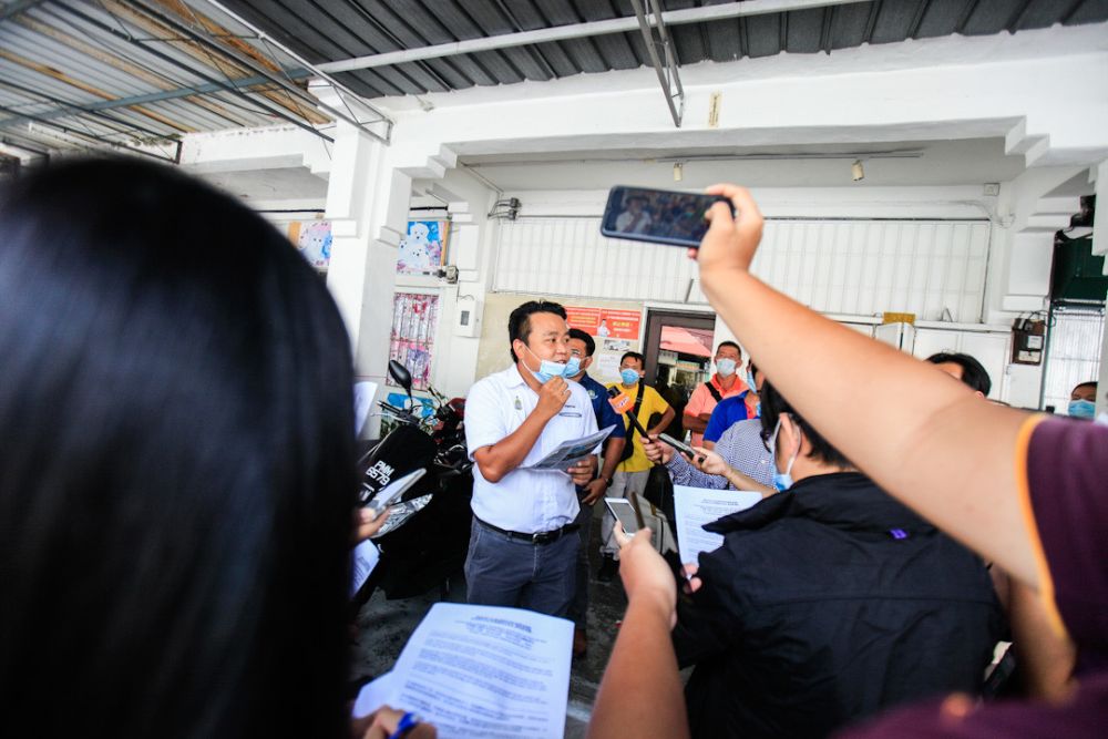 Air Itam assemblyman Joseph Ng speaks to members of the media at the Air Itam wet market May 6, 2020. — Picture by Sayuti Zainudin
