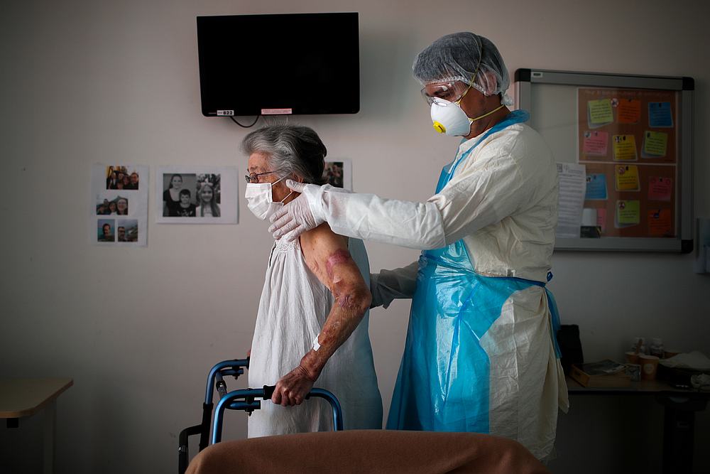 Patient Krahowski exercises with physiotherapists Adrien in the post Covid-19 unit at the Robert Ballanger hospital in Aulnay-sous-Bois near Paris, France, April 30, 2020. u00e2u20acu201d Reuters pic