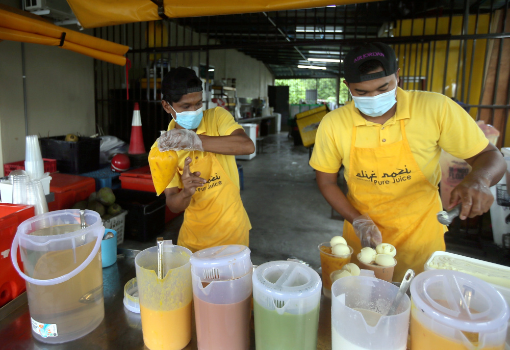 Drinks seller Muhammad Alif Rozi said it took him some time to get used to selling online. — Picture by Farhan Najib