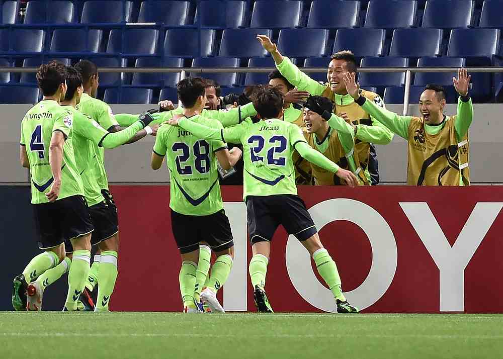 Defending champions Jeonbuk Motors (pic) will be involved in Friday's (May 8) K-League opening match with Suwon Bluewings. u00e2u20acu201d AFP pic