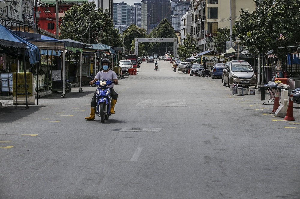 A deserted Jalan Raja Alang... it is usually very busy especially during Ramadan.
