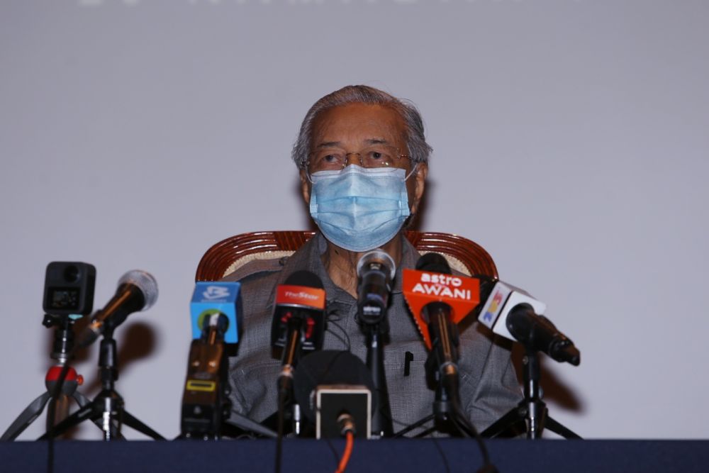 Tun Dr Mahathir Mohamad arrives for a press conference at Yayasan Kepimpinan Perdana in Putrajaya May 18, 2020.  u00e2u20acu201d Picture by Choo Choy May