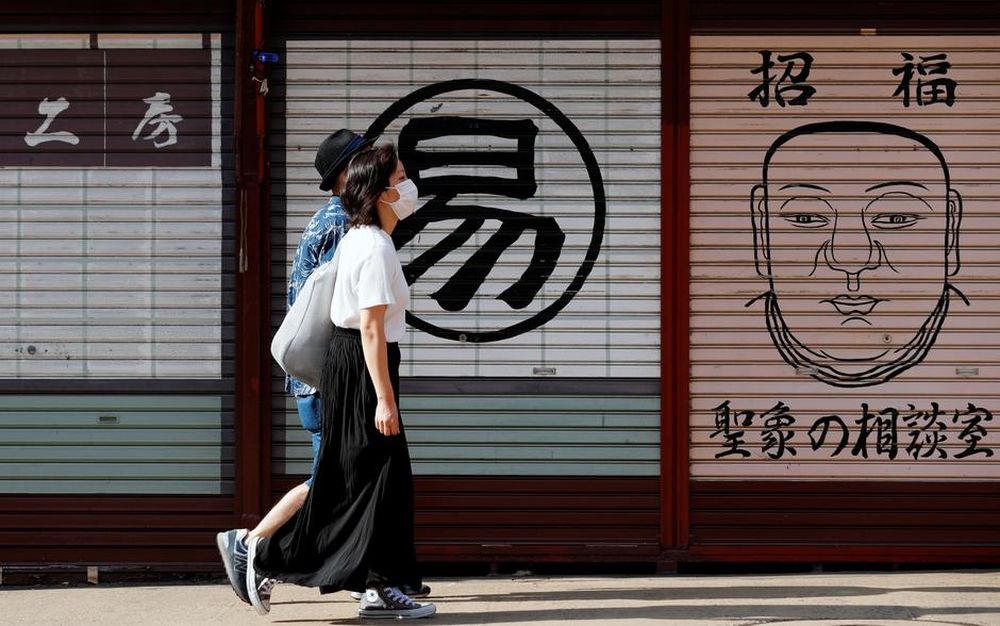 People wearing protective masks walk past a closed shop near the Sensoji temple, amid the coronavirus disease (Covid-19) outbreak, in Tokyo, Japan, May 14, 2020. u00e2u20acu201d Reuters pic
