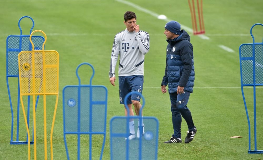 Bayern Munichu00e2u20acu2122s headcoach Hansi Flick (right) and Bayern Munichu00e2u20acu2122s Polish striker Robert Lewandowski speak together during a training session at the football teamu00e2u20acu2122s training grounds in Munich, southern Germany, on May 5, 2020. u00e2u20acu201d AFP pic