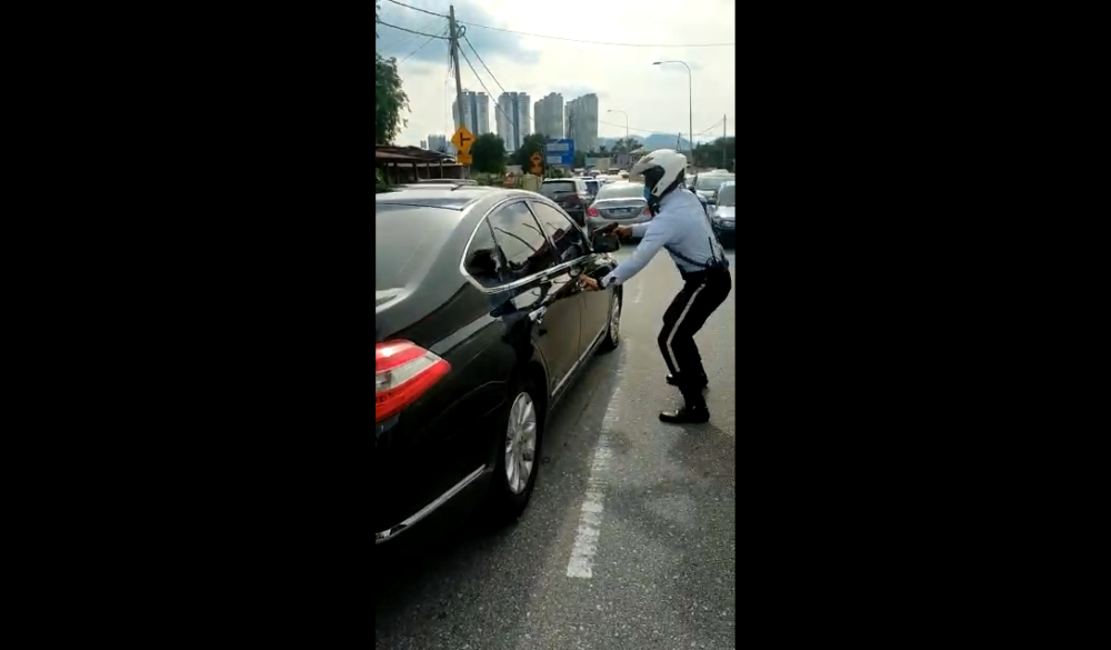 The traffic policeman opened fire on the vehicle's front tyres in a bid to force the suspects to surrender.  