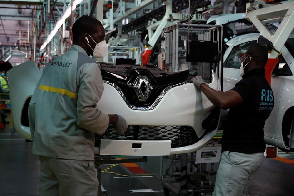 Employees, wearing protective face masks, work on the assembly line at the Renault factory in Flins as the French carmaker ramps up car production with new security measures during the outbreak of the coronavirus disease, May 6, 2020. u00e2u20acu201d Reuters pic