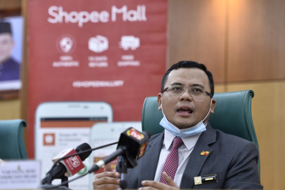 Selangor Mentri Besar Datuk Amirudin Shari addresses members of the press after launching the Selangor E-Bazaar platform in Shah Alam May 5, 2020. u00e2u20acu201d Picture by Miera Zulyana