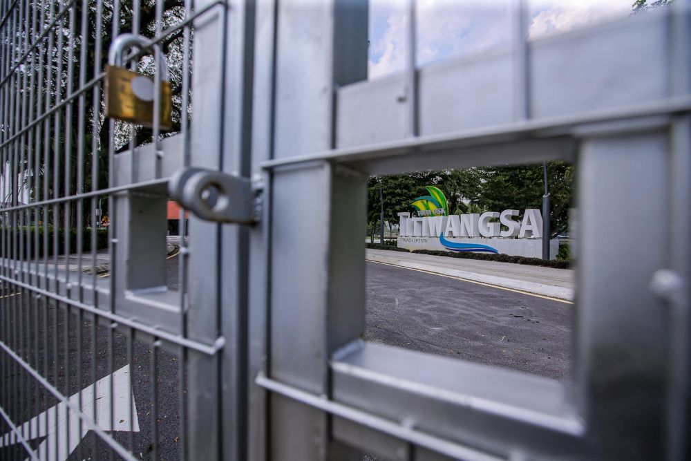Taman Tasik Titiwangsa has been closed to the public indefinitely starting May 28, 2020 due to excessive crowds. u00e2u20acu201d Picture by Hari Anggara