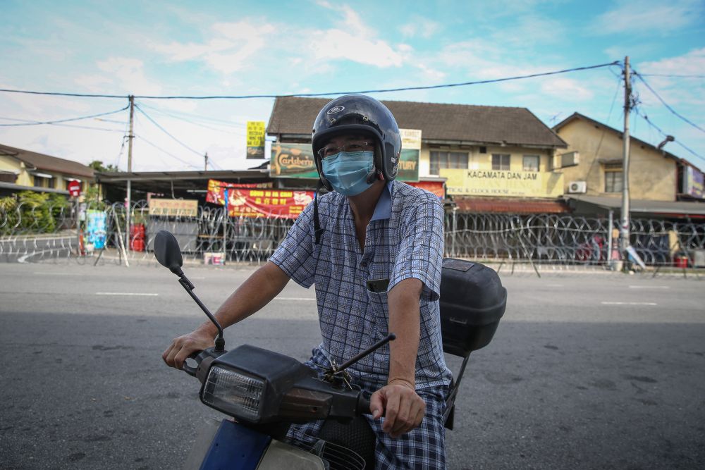 Hawker stall owner Teoh Chin Wong speaks to Malay Mail during an interview at PJ Old Town, Petaling Jaya during the enhanced movement control order May 12, 2020. — Picture by Yusof Mat Isa