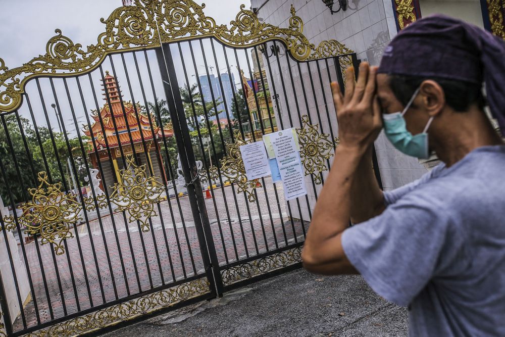A devotee prays outside the Thai Buddhist Chetawan Temple in Petaling Jaya on Wesak Day May 7, 2020. u00e2u20acu201d Picture by Hari Anggara