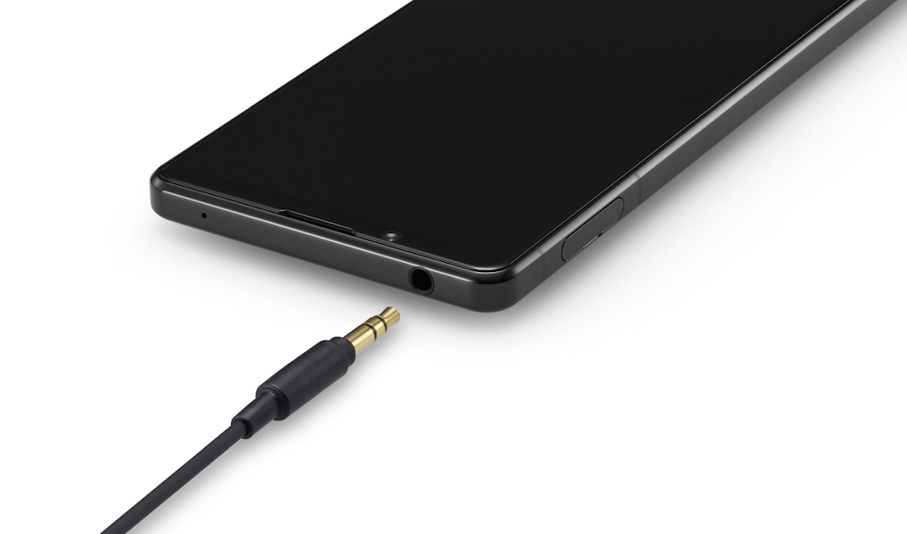 The traditional audio port is back on the latest Xperia 1 II. u00e2u20acu201d PIcture via SoyaCincau