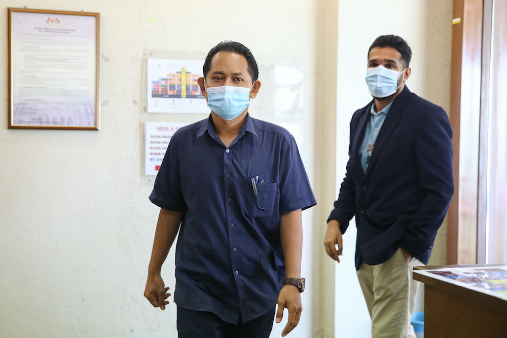 Prosecution witness, Maybank Sea Park branch executive Mohd Zulkarnain Ab Latiff (left) is pictured at the Kuala Lumpur High Court, June 15, 2020. Picture by Yusof Mat Isa